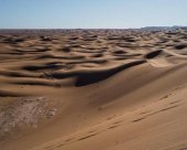 randonnee-dans-l-immensite-du-desert-marocain.jpg